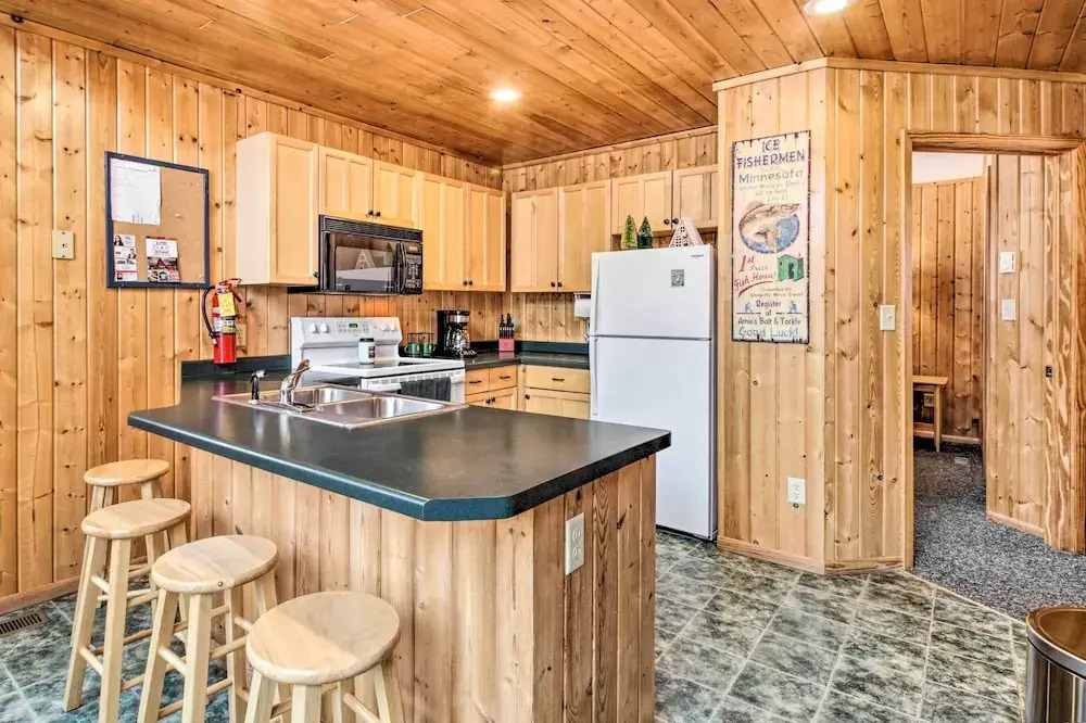 Cabin w/ Fireplace < 1 Mile to Lakes + Golf
