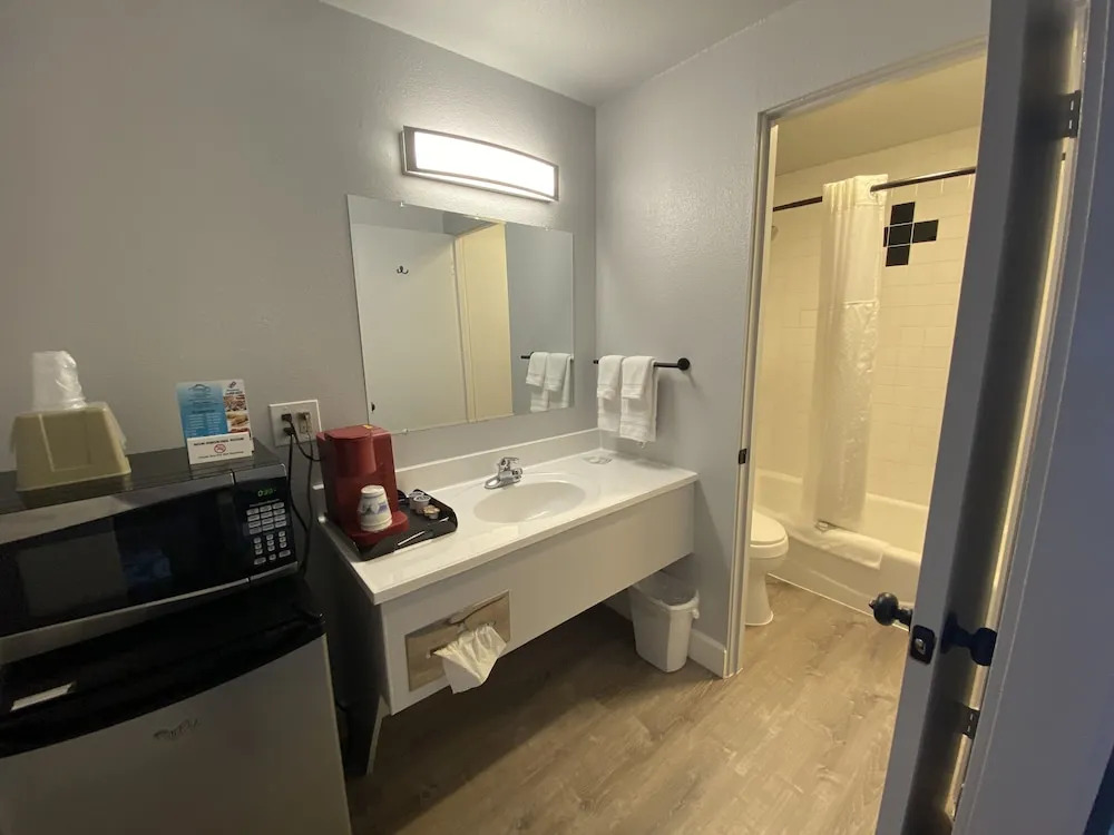 Aircrest Motel