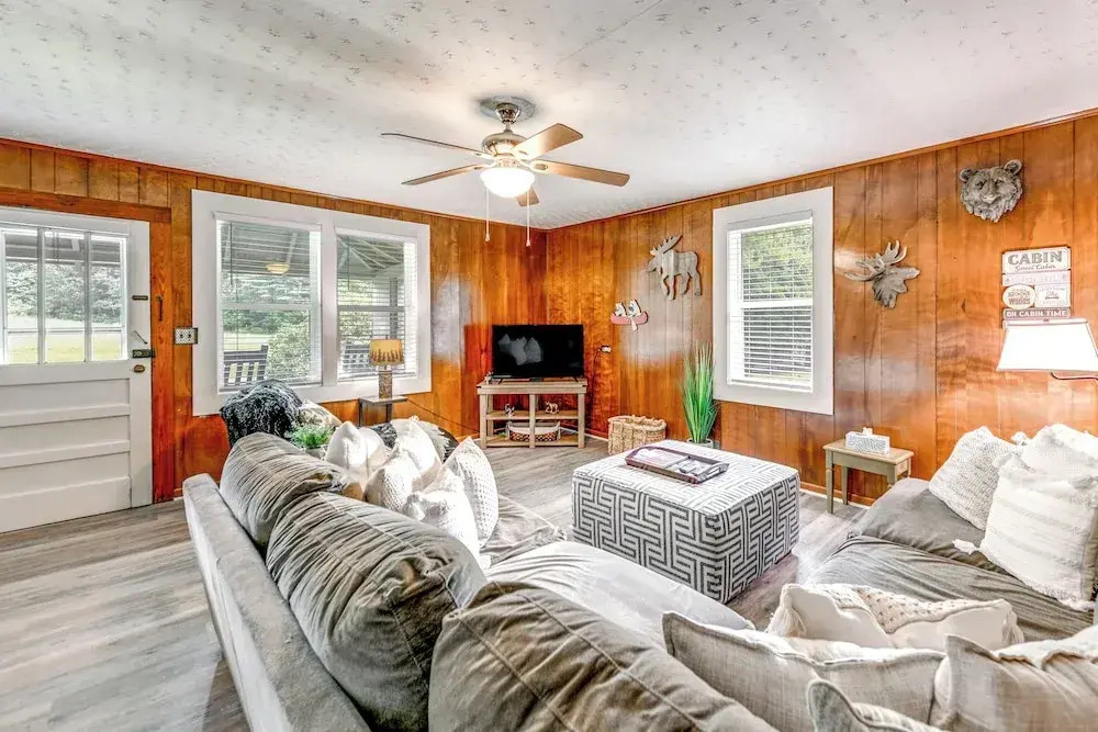 2 Mi to Ski Sapphire: Pet-friendly Cashiers Cabin