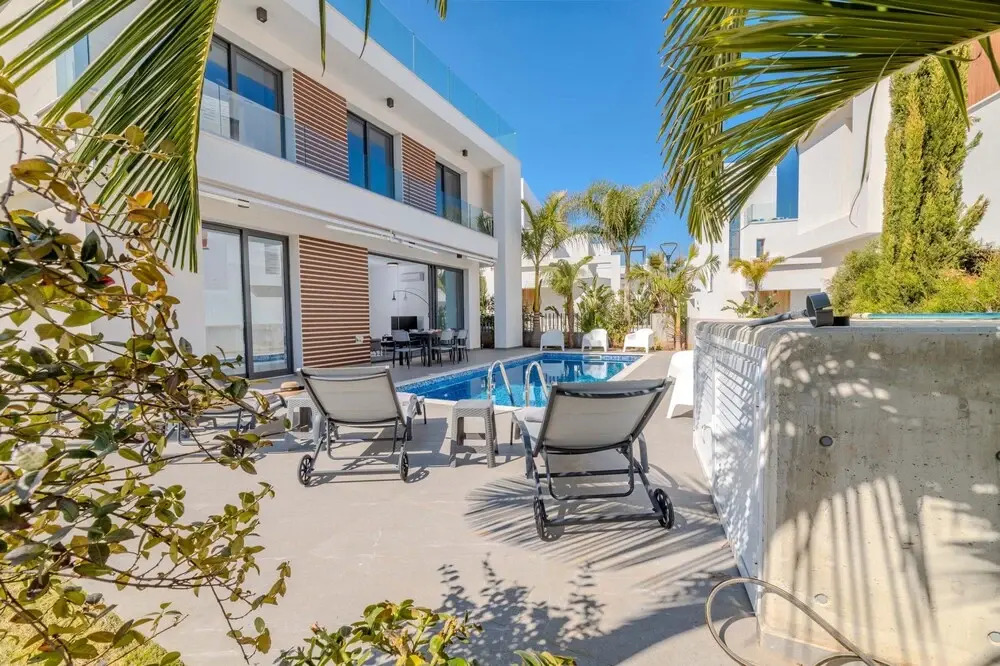 By The Beach - Aura Villa