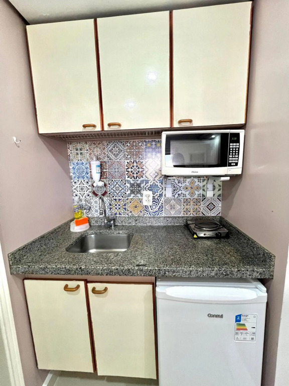 Estúdio QI Ibirapuera cozinha compacta e limpeza diária UH2011