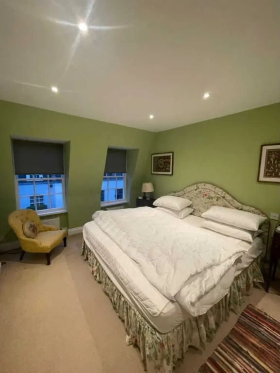Expansive 4BD Home- 15 min From Buckingham Palace!