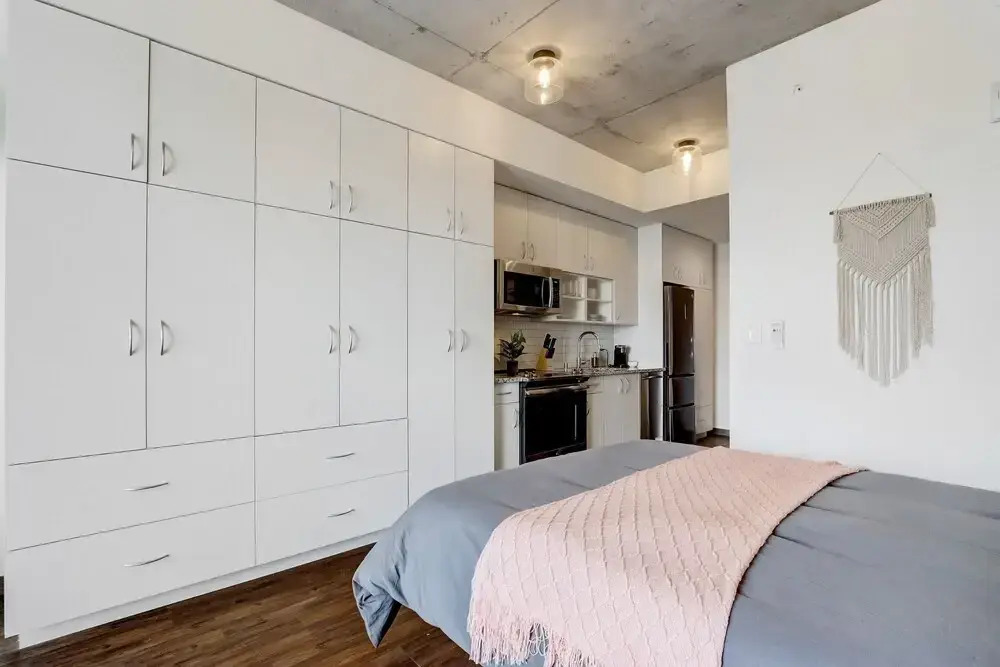 FRONTDESK Urbanite Apts Lower East Side Milwaukee