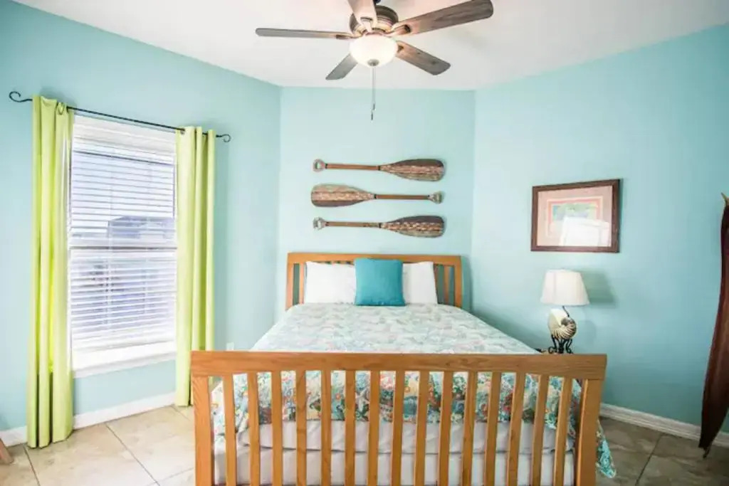 11 Bed Home W/ Pool & Hot tub Steps To Beach Sleeps 16