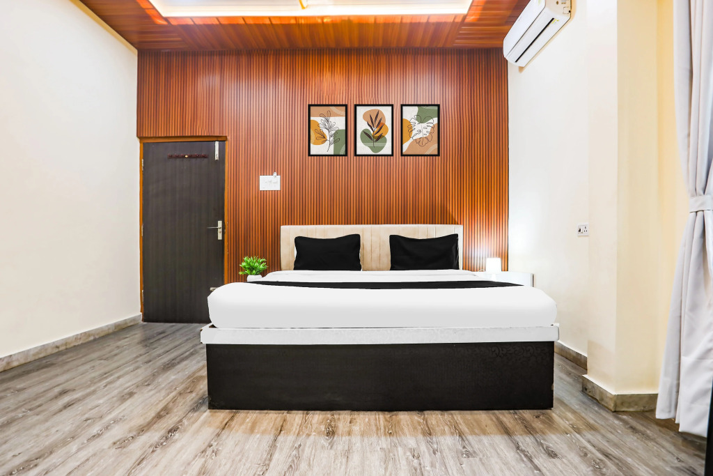 OYO Collection O Jagannath Mandir Road Formerly Paradise Residency