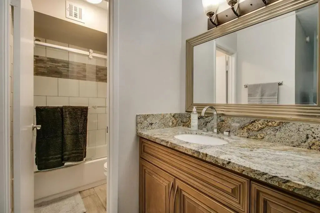 Stylish Updated 2 Bdrm Near Old Town Scottsdale!