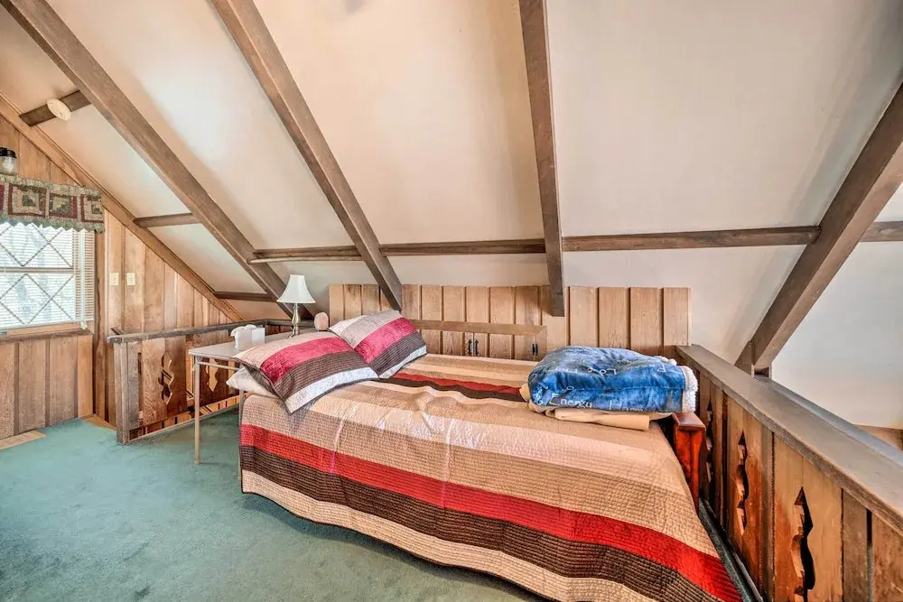 Chalet w/ Mtn Views & Golf Course Access!