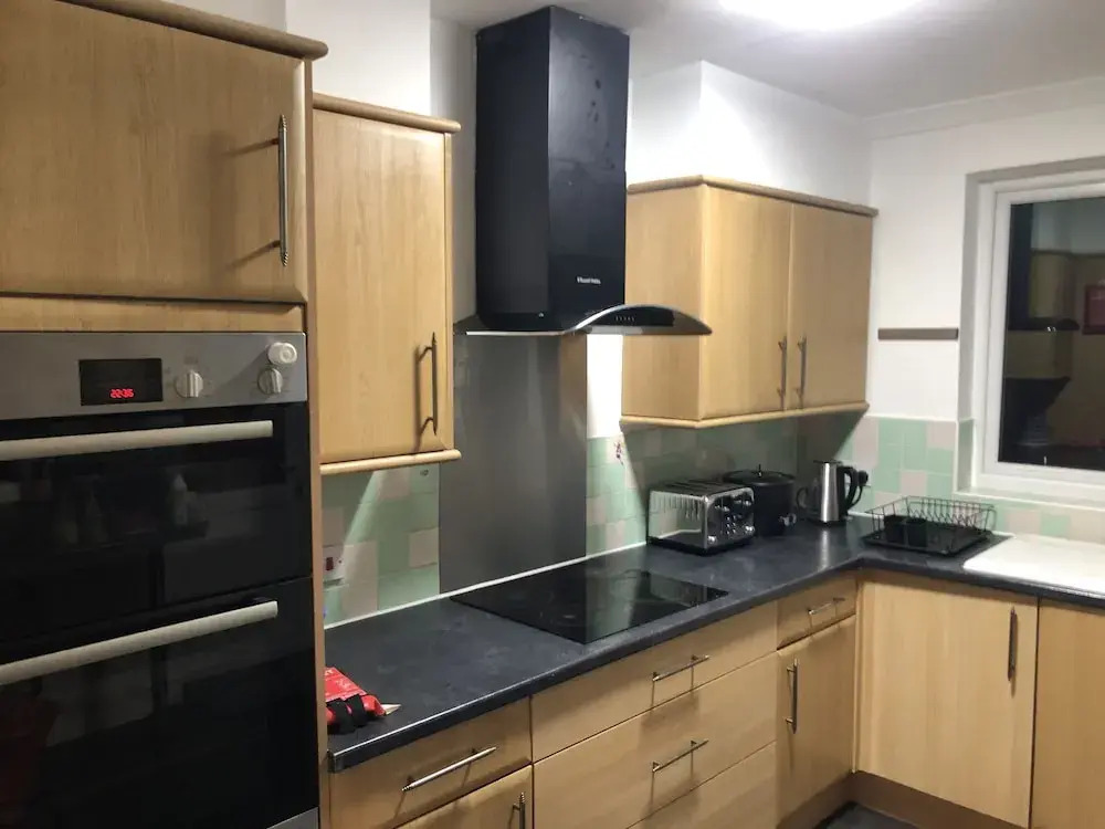 Golden Villa - Charming 3-bed House in Uxbridge