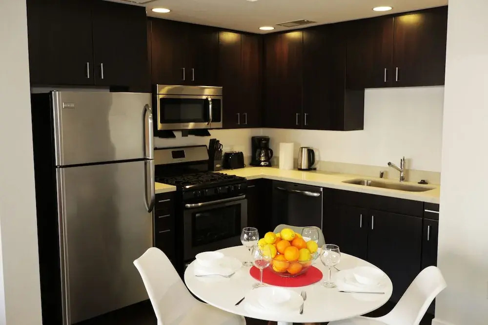 Hollywood Bright Suites