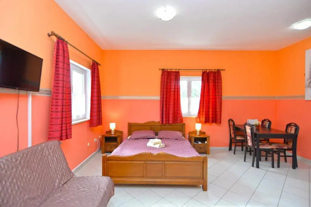 Apartment 72
