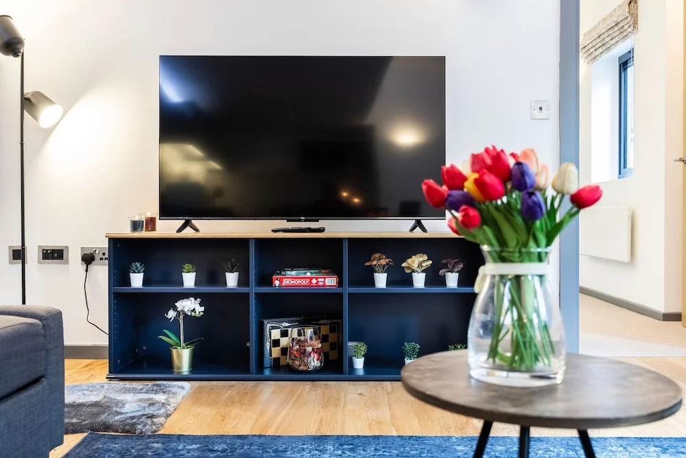 2 Bed 2 Bath Deluxe Flat in Kensington
