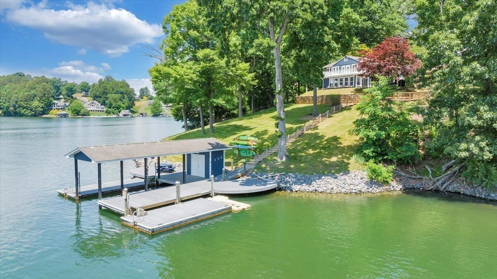 Scenic Point - Private Lakefront Home w/ Dock, Fire Pit, Outside Shower & Hot tub