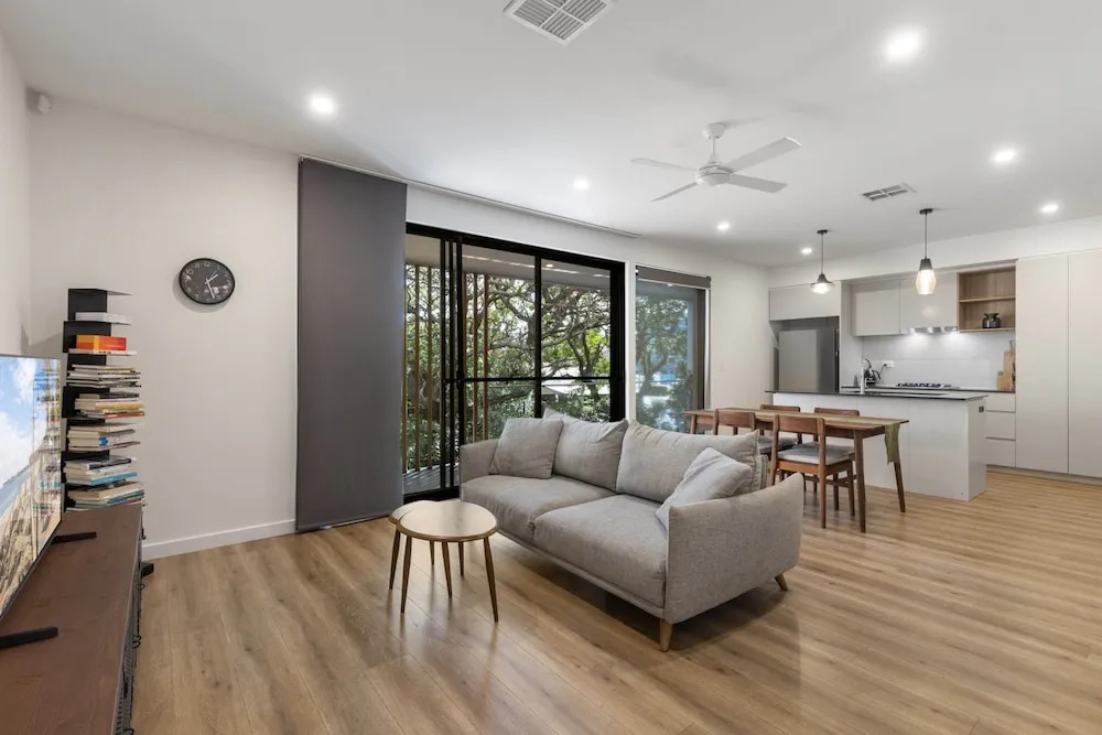 Stylish 3-bed Townhouse Near City Fringe