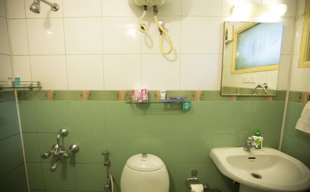 Mint Queensway Suites (Opp to Ulsoor Boat Club)