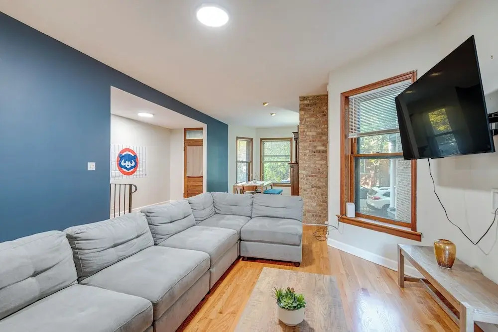 Pet-friendly W/pool Table: Walk to Wrigley Field