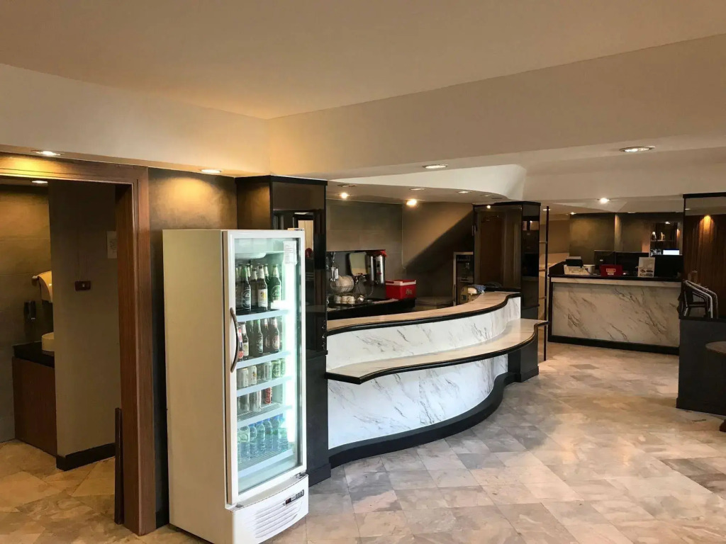 Maxims Inn