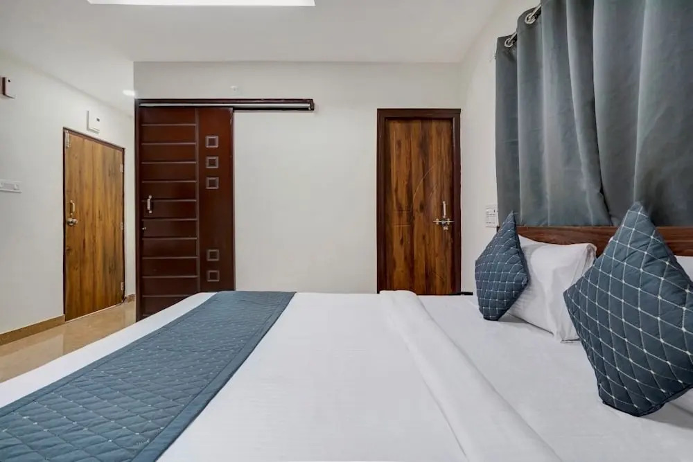 iROOMZ Fusion Inn Suites