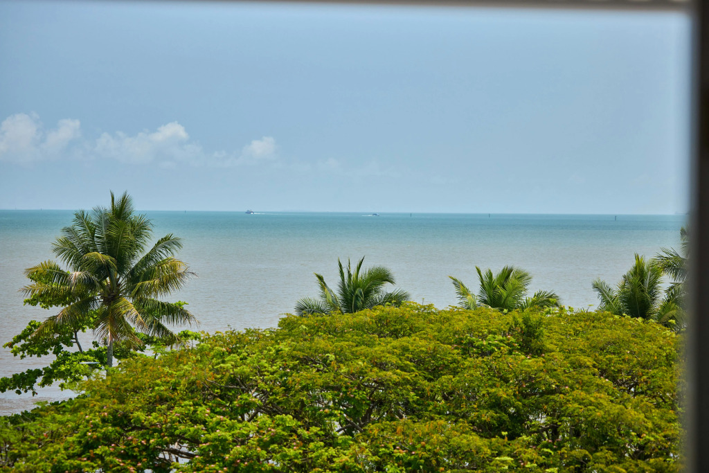 Cairns Harbourside Hotel