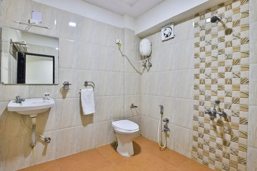 Oyo 24135 Hotel Anand Inn
