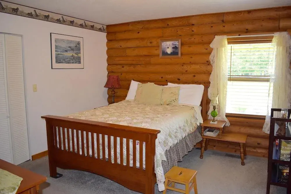 Duck Inn Log House
