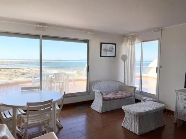 AS21543 - P2 double cabine avec double terrasse vue mer et parking privé