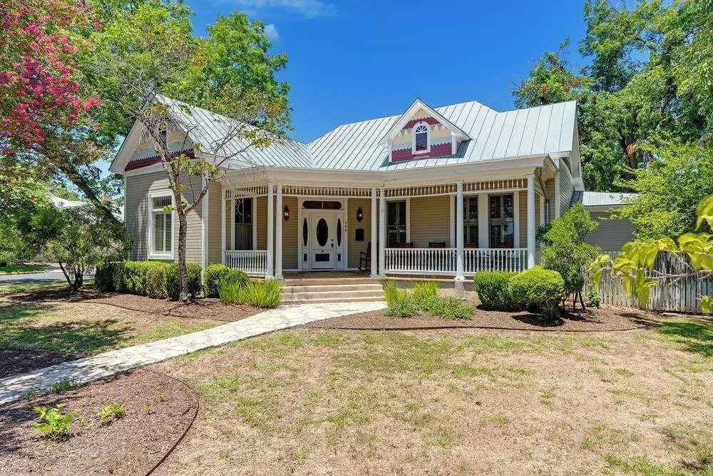 The Painted Lady Estate