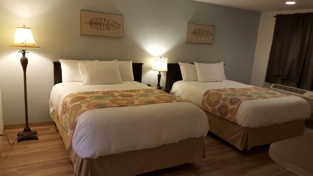 Tricove Inn & Suites