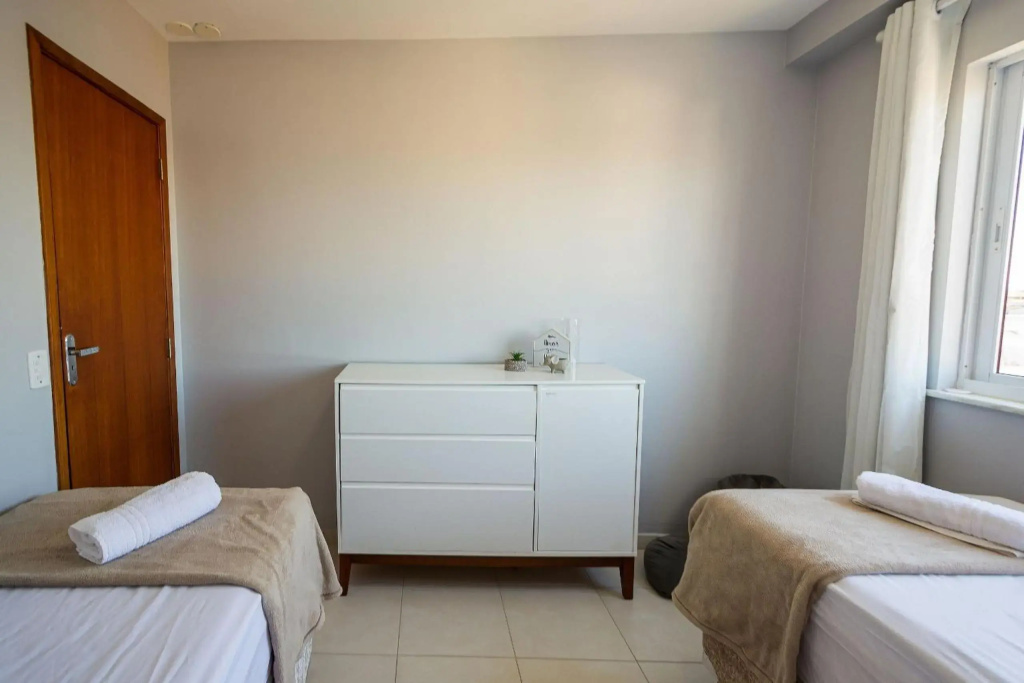 Apto alto padrão 200 m da praia de Costazul - WIFI 200MB - Piscina - Área kids - Netflix - 3 Quartos - Garagem - Cozinha equipada - Churrasqueira - Portaria 24h