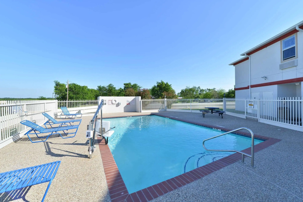 Best Western Limestone Inn and Suites