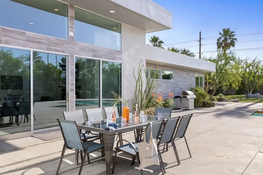 Polo Villa 1 by Avantstay Features Expansive Putting Green Pool Spa Outdoor Firepit 260-322 5 Bedrooms
