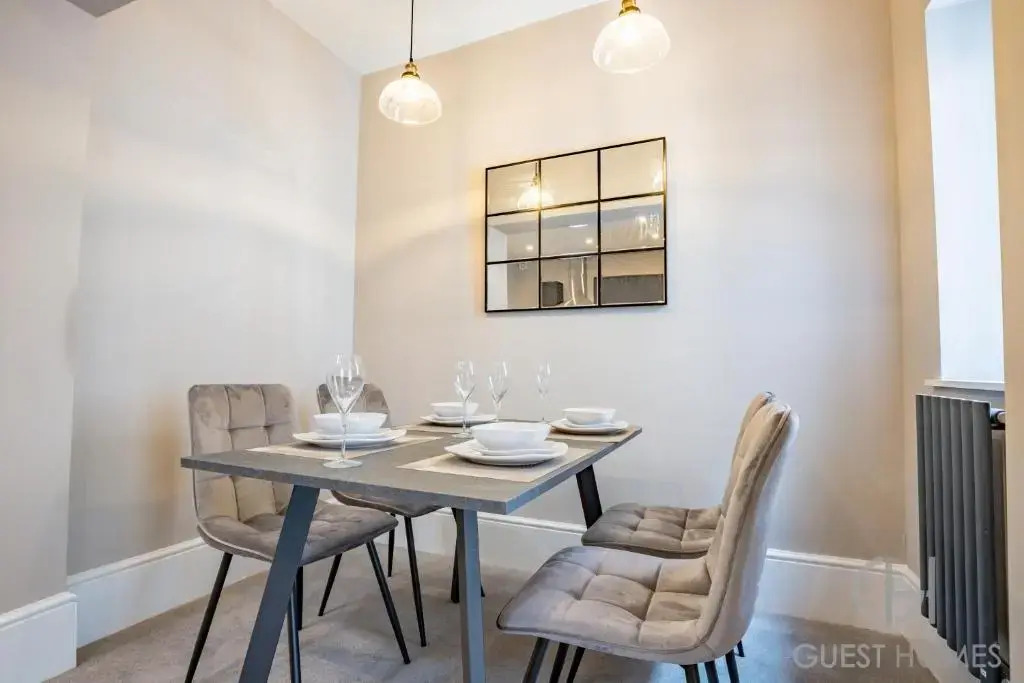 Worcester 1 Bed Apartment With Private Entrance