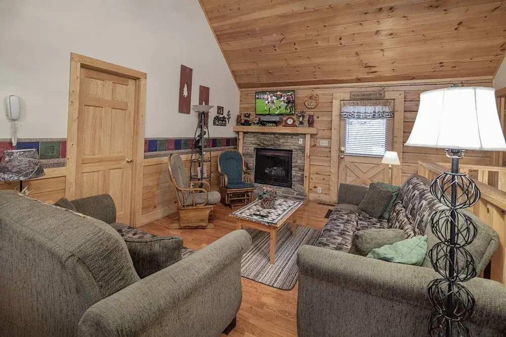 Youngs Hideaway by Eagles Ridge Resort
