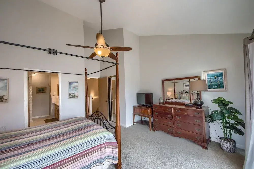 Delroy Curly Ray s Comal Condo