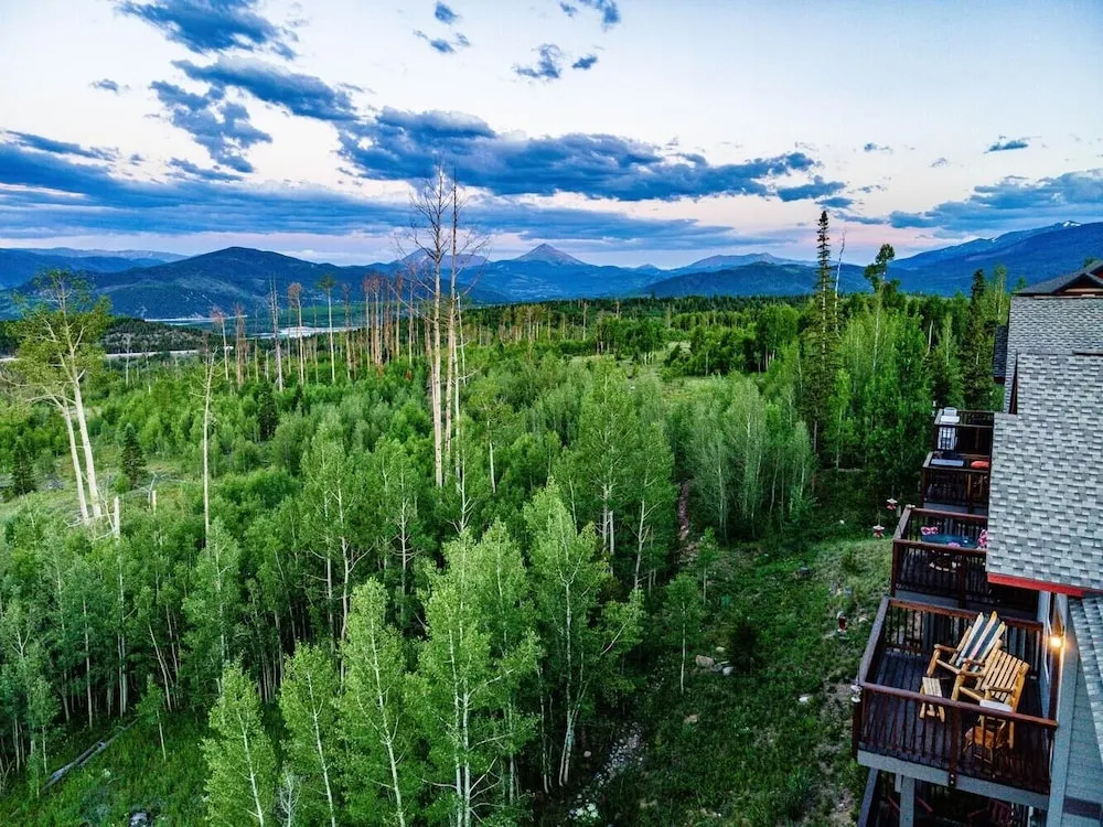 97A Exceptional Views, 4 BR, Central Location