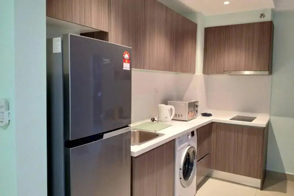 HB1614 ,Cyberjaya, Lake view, WiFi, Netflix, Free Parking, Gym, Swimming Pool, Basket Ball Court, Family play area