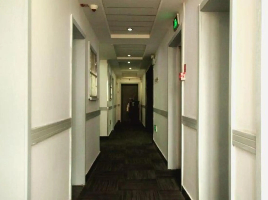 Xingyue Express Hotel (Xinxing Street Subway Station)