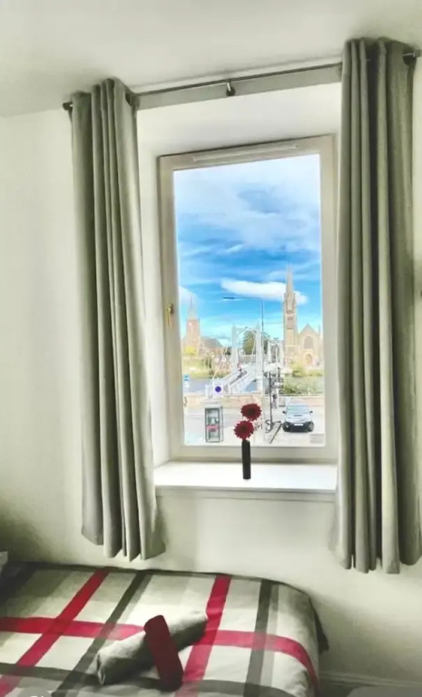 Stunning Spacious Apartment on River Ness