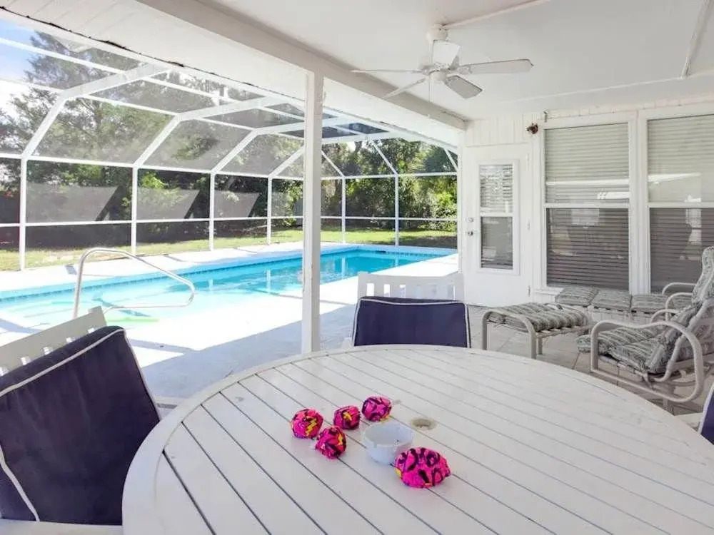 Parkdale Venice Island 4 Br Home by RedAwning
