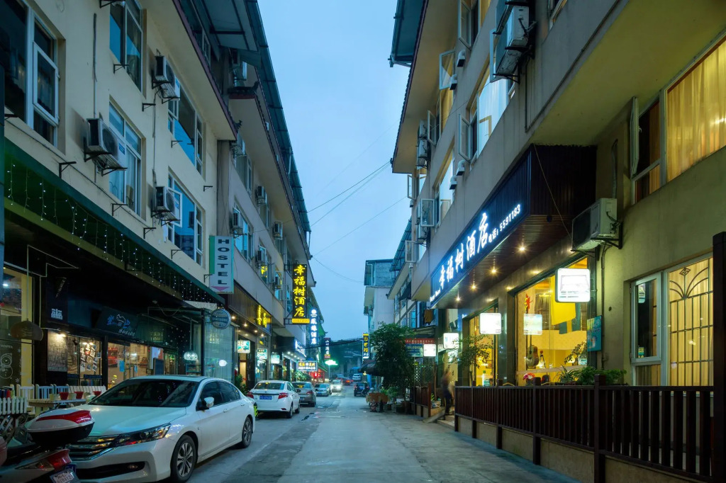 Mount Emei Happy Hotel