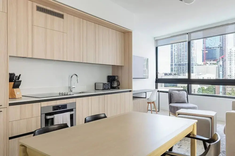 District 225 • 2 BD/2BTH • 20th Fl • Free Spa
