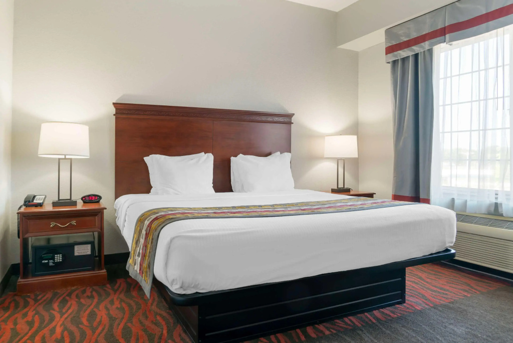 Executive Inn & Suites