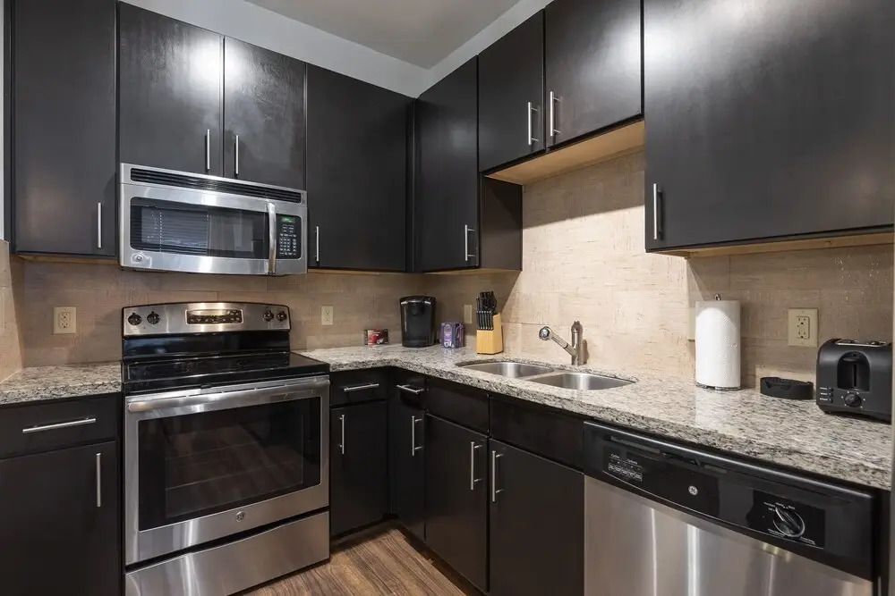 Luxurious King Sized BED Midtown Fully Equipped Condo -
