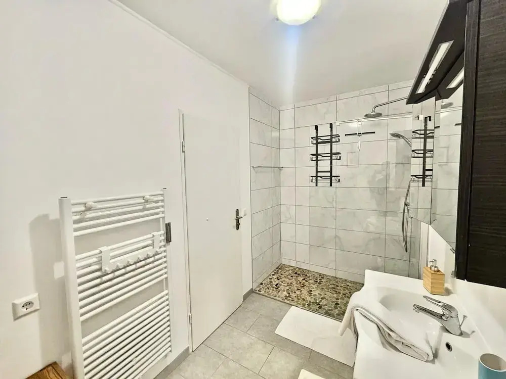 Charming 3 bedrooms with a cozy terrace
