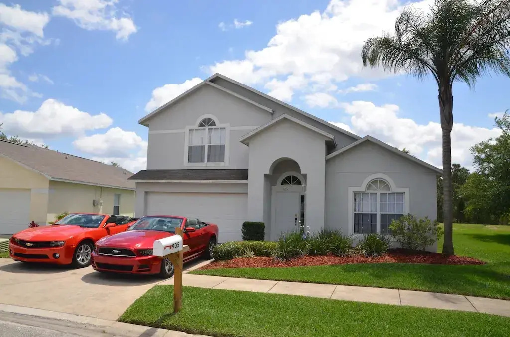 Family friendly Lakeside Villa with pool, Clermont, US