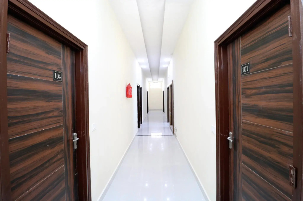 OYO 24122 Hotel Sharnam