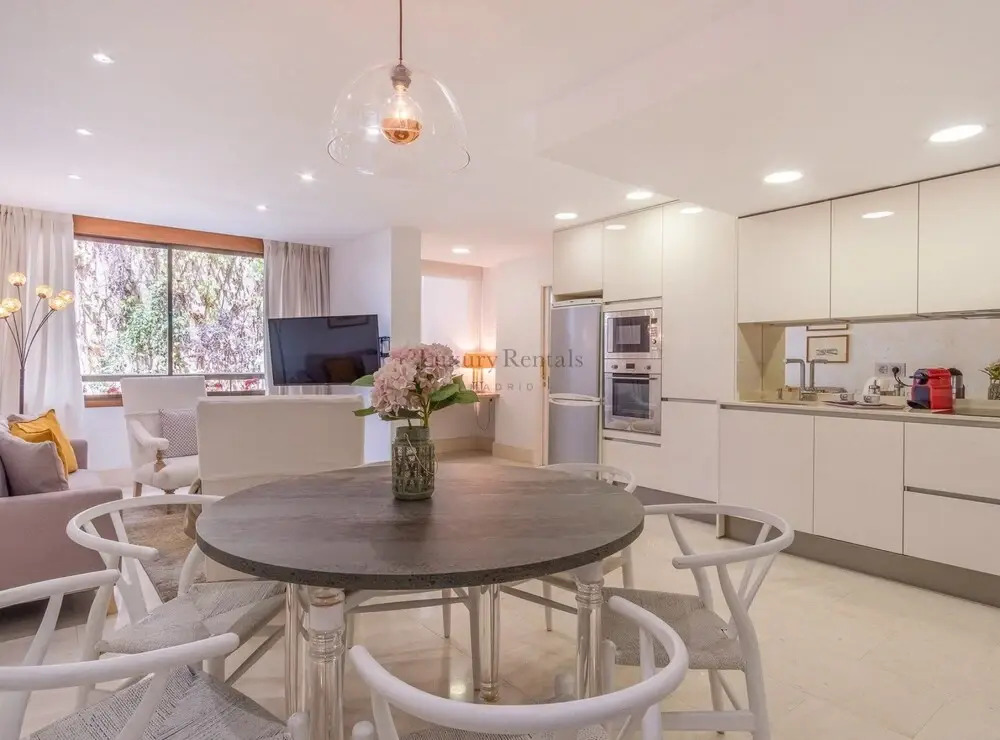 3 Bedrooms Chamberi