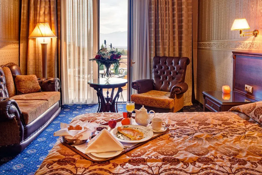 Kouros Hotel