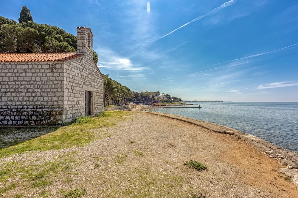 Sea Breeze Residence Mariella