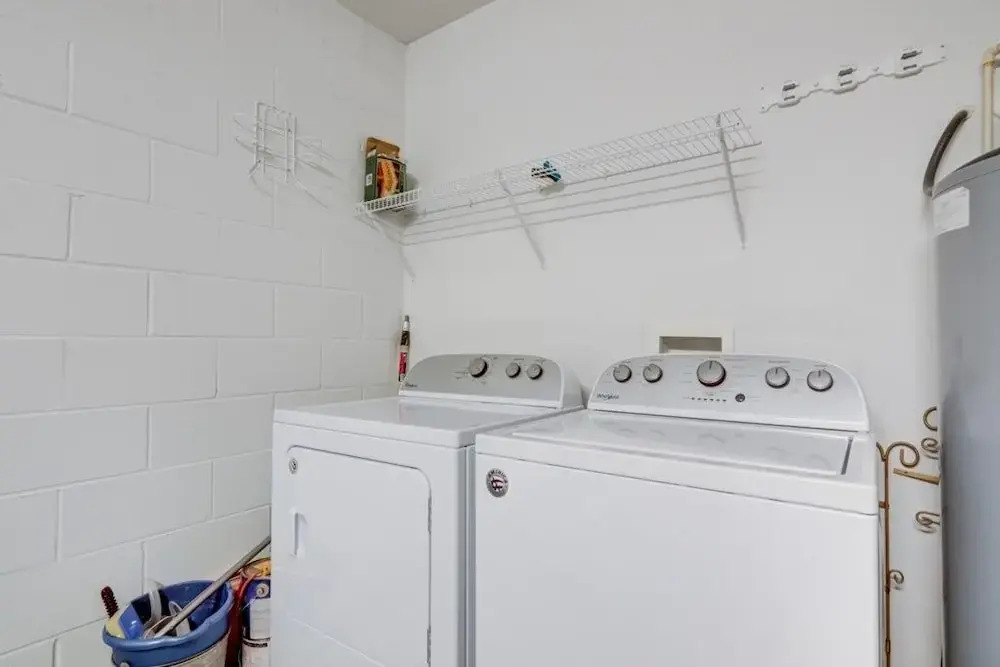 Southern Exposure Private Pool! 3 Bedroom Home by RedAwning