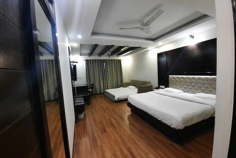 Hotel Basera